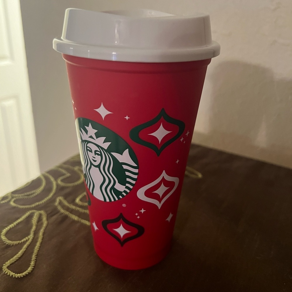 🤩 $5 SALE! 🤩 NWOT Starbucks Holiday Christmas reusable cup with lid